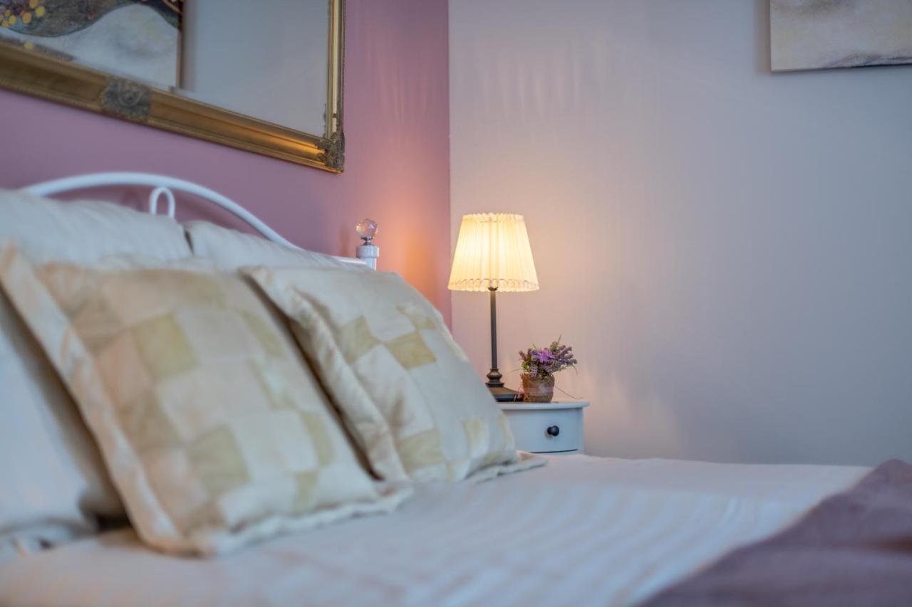 Old City Romantic Studios 4 With Free Private Parking Pula Exterior photo