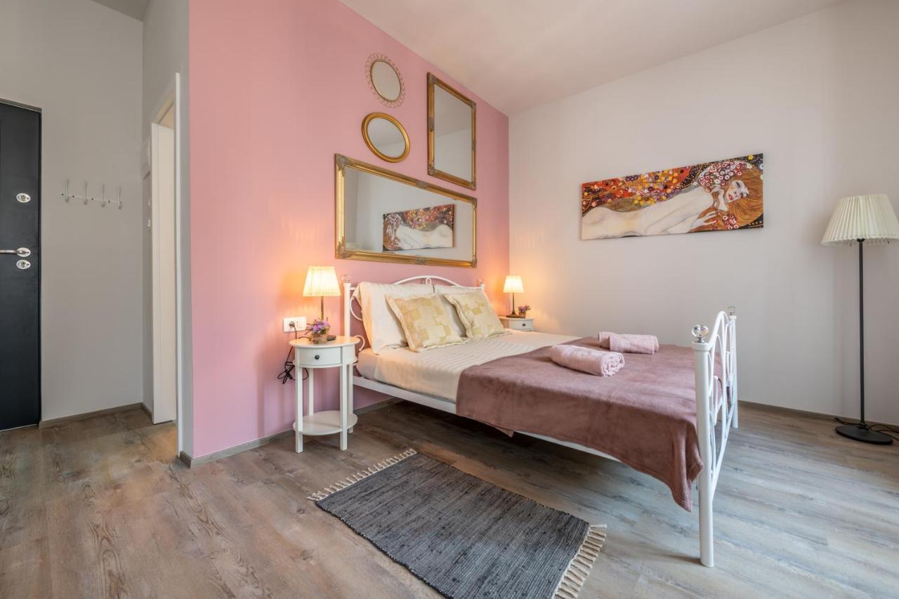 Old City Romantic Studios 4 With Free Private Parking Pula Exterior photo